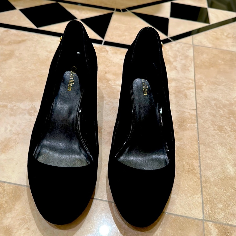 Calvin Klein Kasey Suede Black Heels (7.5)